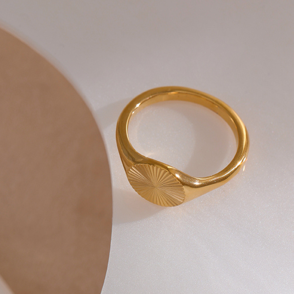 Gold Sunbeam Signet Ring