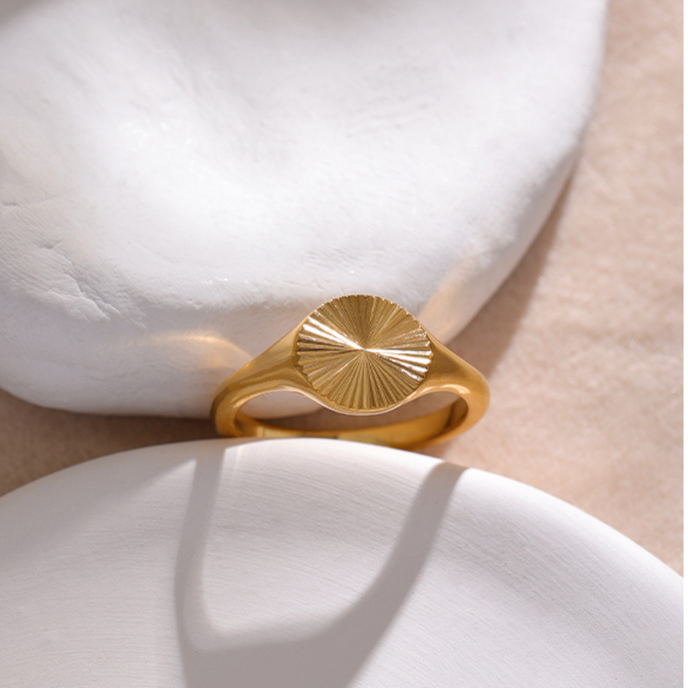 Gold Sunbeam Signet Ring